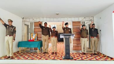 Photo of *पुलिस अधीक्षक ने संविधान दिवस पर राष्ट्र की एकता और अखंडता बनाए रखने की दिलाई शपथ-*