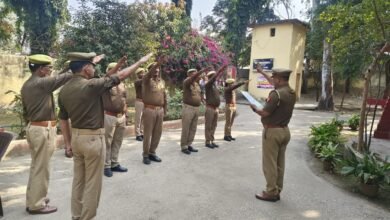 Photo of संविधान दिवस पर प्रभारी निरीक्षक अखिलेश मिश्रा ने पुलिसकर्मियों को दिलाई संविधान की शपथ*